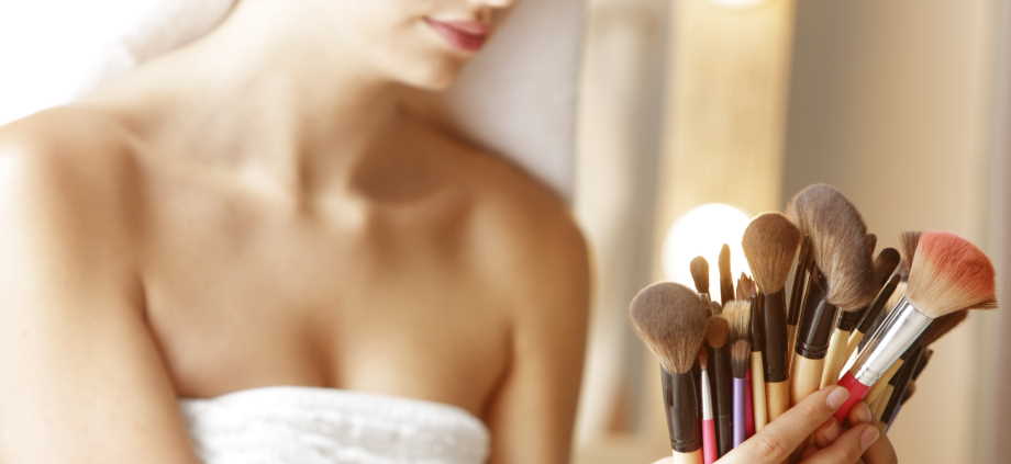 What are the tools used in makeup?