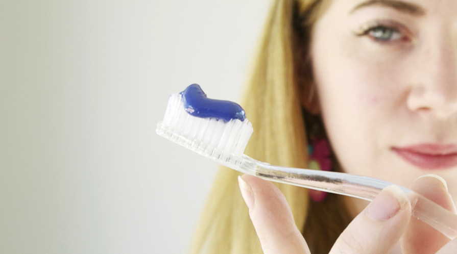 Is it good to put toothpaste on your lips?
